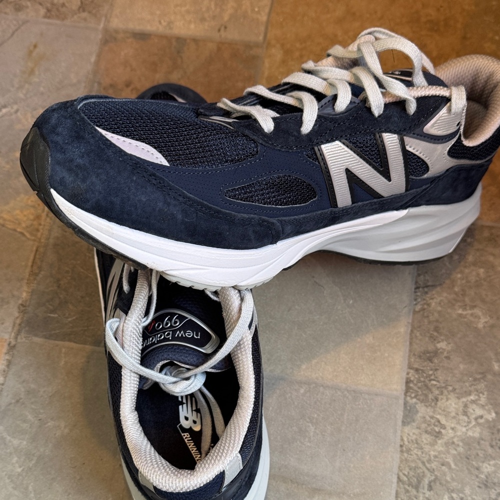 New Balance Men's Navy and White 990v6 Athletic Sneakers - Picture 8 of 9